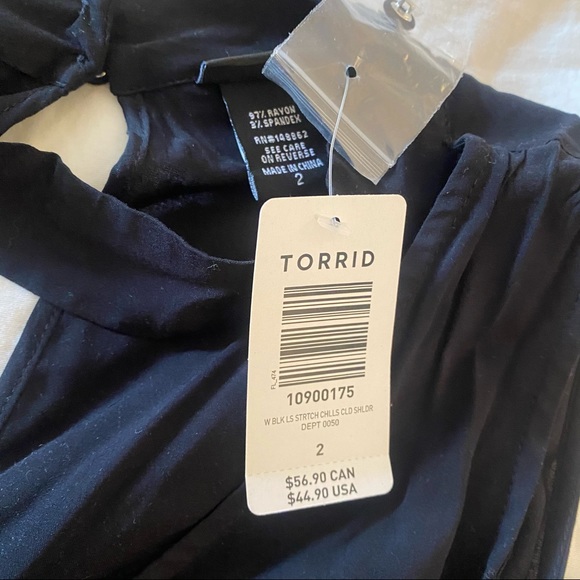 Cold shoulder black torrid top - Picture 4 of 5